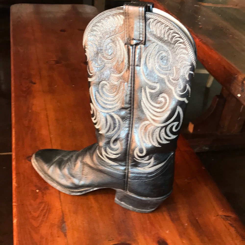 Black cowgirl boots size 6D